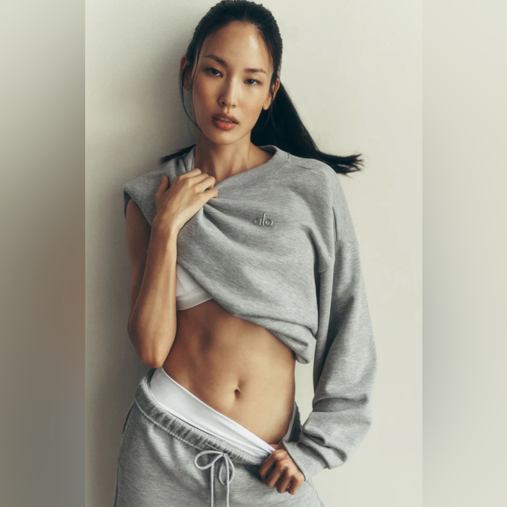 ALO Yoga Accolade Crew Neck Pullover Sweatshirt, Heather grey size XS
